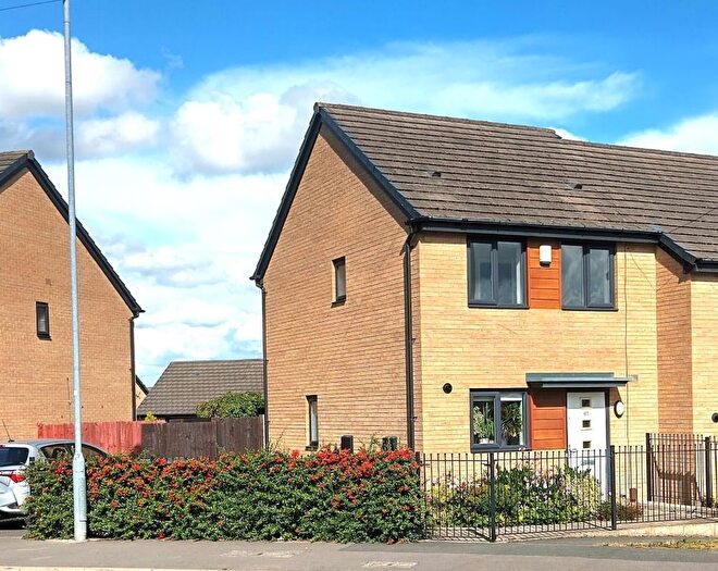 2 Bedroom Semi-Detached House For Sale In Roundwood Avenue, Bradford, BD10