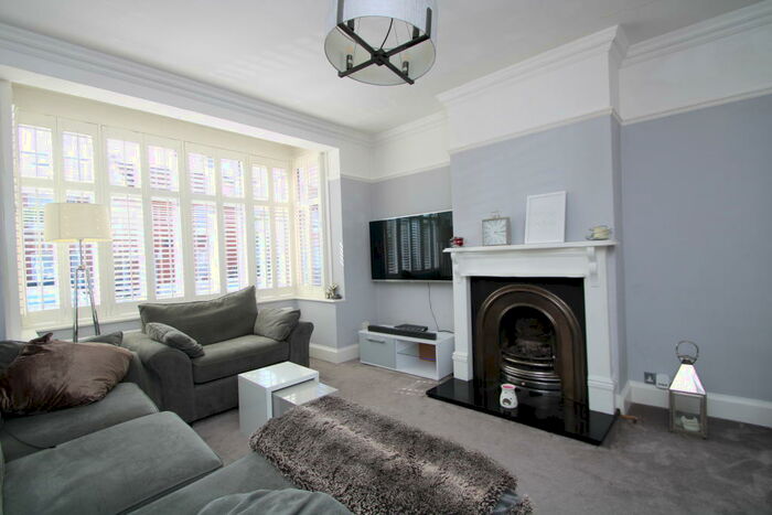 3 Bedroom Semi-Detached House To Rent In Temple Road, Croydon, CR0