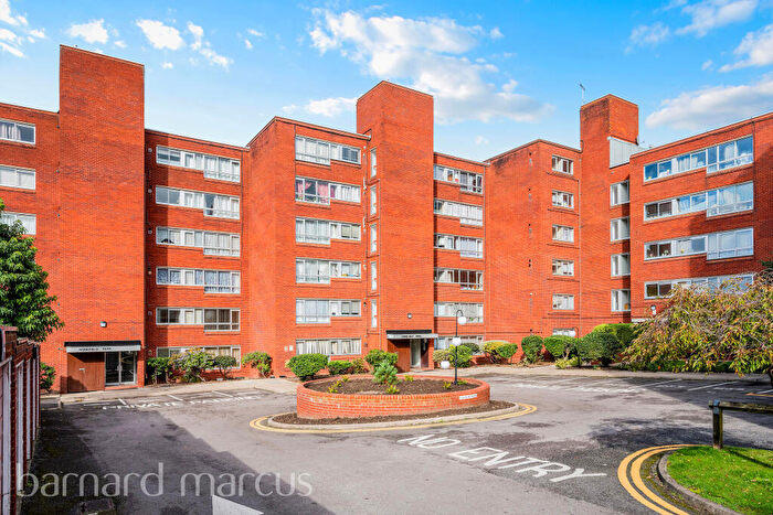 2 Bedroom Apartment To Rent In Homefield Park, Sutton, SM1