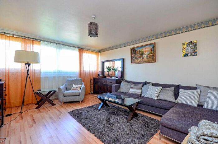 2 Bedroom Flat For Sale In Stubbs Point, Plaistow, London, E13