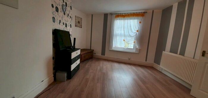 1 Bedroom Flat To Rent In Wellington Rd, Stockport, SK2