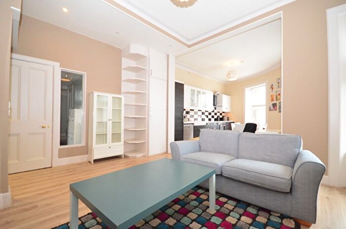 2 Bedroom Flat To Rent In Deanhaugh Street, Stockbridge, Edinburgh, EH4