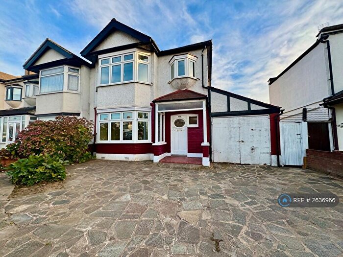 4 Bedroom End Of Terrace House To Rent In Eastern Avenue, Ilford, IG4