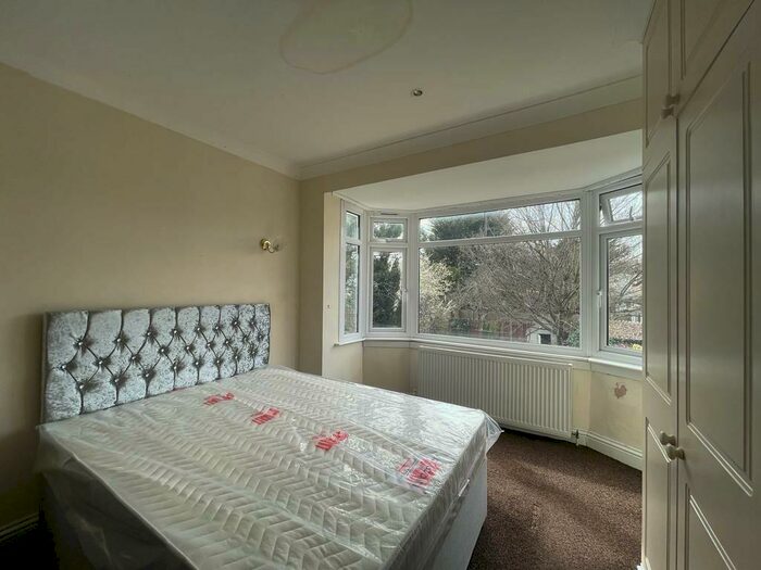 Studio To Rent In Brentmead Gardens, London, NW10