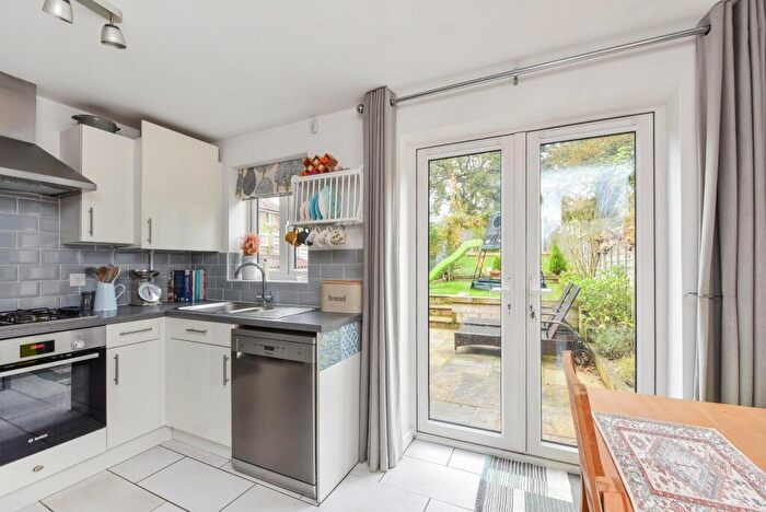 2 Bedroom Semi-Detached House For Sale In Otter Walk, Petersfield, Hampshire, GU32