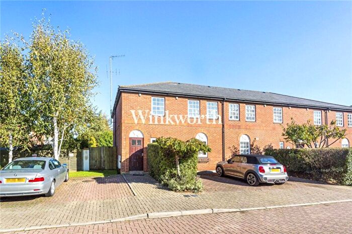 2 Bedroom Apartment To Rent In Hamlet Square, London, NW2