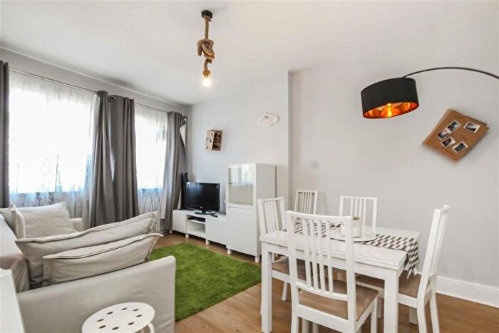 1 Bedroom Flat To Rent In Stanley Road, Teddington, TW11