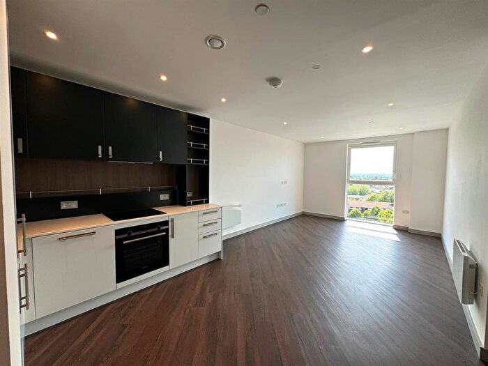 1 Bedroom Flat To Rent In Eden Grove, Staines, TW18