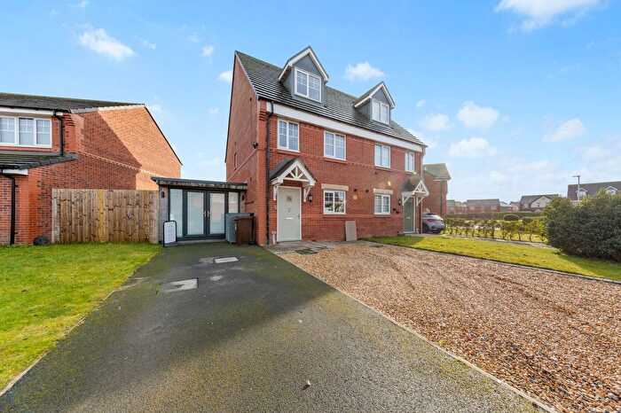 3 Bedroom Town House For Sale In Croft Field, Golborne, WA3