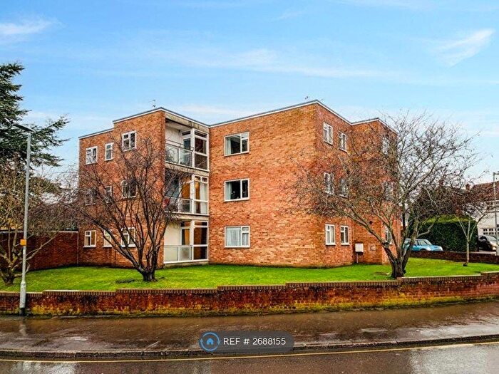 2 Bedroom Flat To Rent In Turkey Court, Taunton, TA1