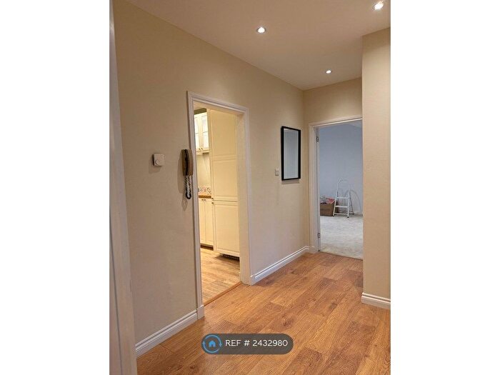 2 Bedroom Flat To Rent In Cartha Street, Glasgow, G41