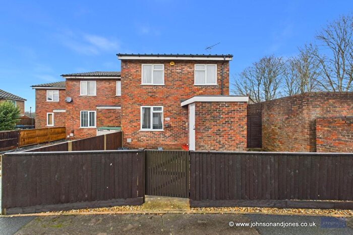 3 Bedroom End Of Terrace House For Sale In Cowley Avenue, Chertsey, KT16