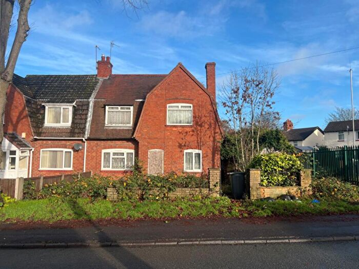 3 Bedroom Semi Detached House For Sale In Hales Lane, Smethwick, B67