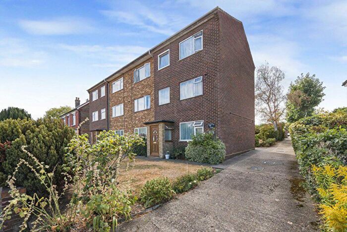 2 Bedroom Flat For Sale In Granville Road, Sidcup, DA14
