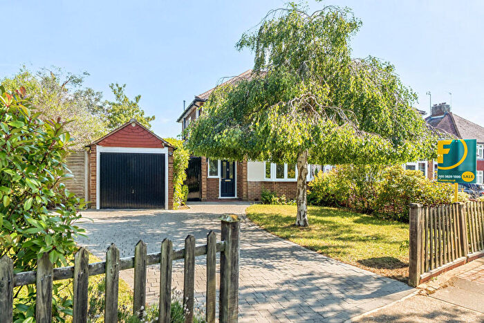 3 Bedroom Semi-Detached House For Sale In Broadmead Avenue, Worcester Park, KT4