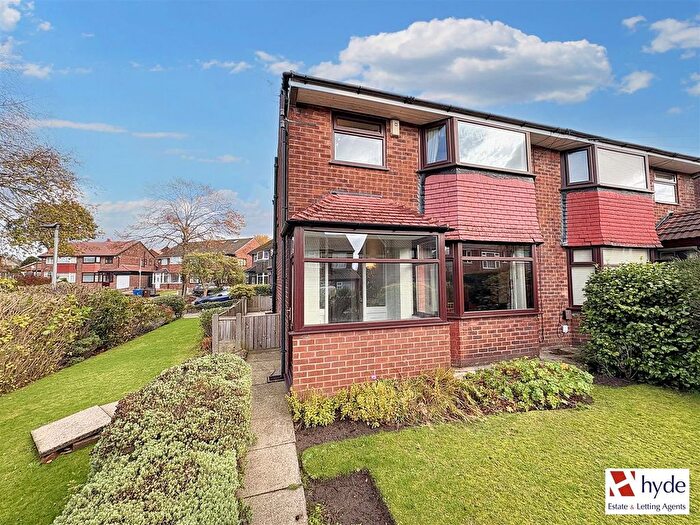 3 Bedroom Semi Detached House For Sale In Beeston Grove, Whitefield, M45