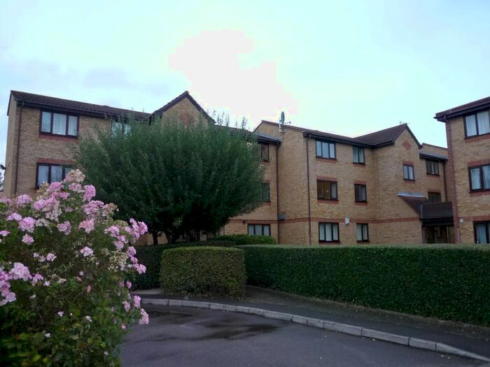 1 Bedroom Flat To Rent In Lowestoft Drive, Burnham, Slough SL1