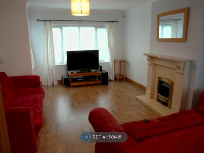 3 Bedroom Semi-Detached House To Rent In Plains Road, Nottingham, NG3