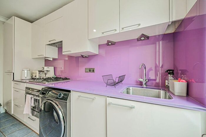 1 Bedroom Flat For Sale In Diana Road, Lloyd Park, London, E17