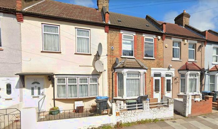 3 Bedroom Detached House To Rent In Forest Road, London, N9