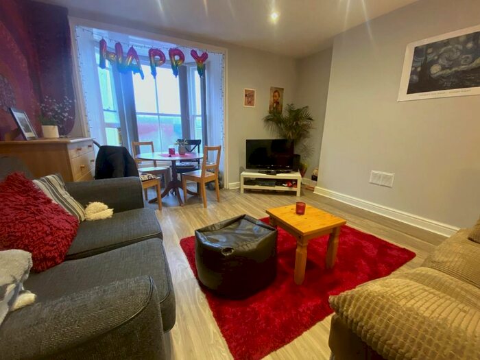 2 Bedroom Flat To Rent In Queen Street, Aberystwyth SY23