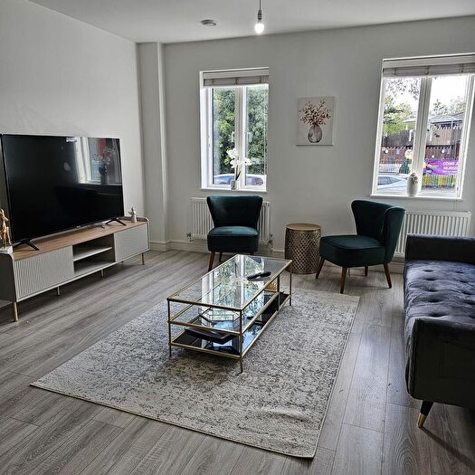 2 Bedroom Flat To Rent In Bunns Lane, NW7