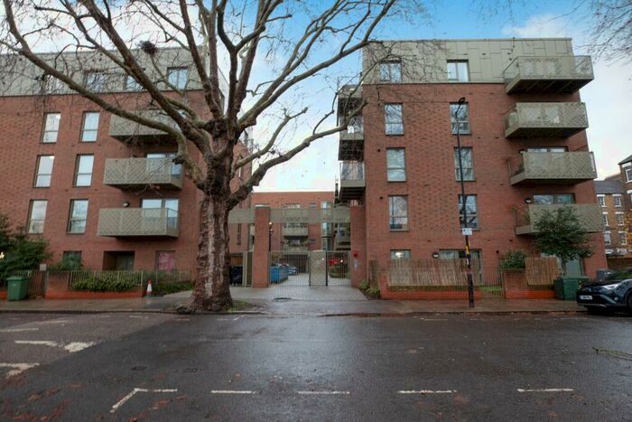 1 Bedroom Apartment To Rent In Abbott Court, SE5