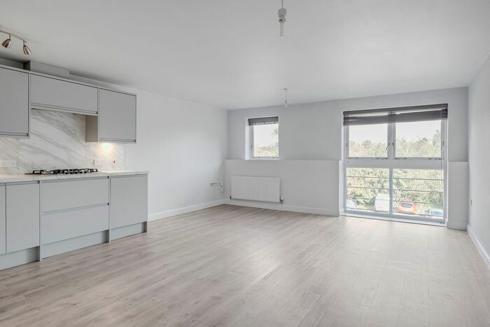 2 Bedroom Flat To Rent In Coopers Green Lane, Hatfield, AL10