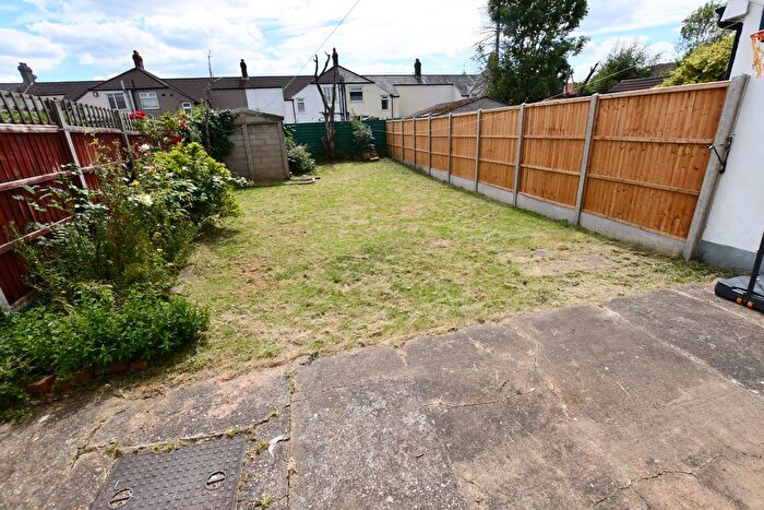 3 Bedroom Semi-Detached House To Rent In Sherwood Avenue, London, SW16