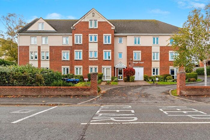1 Bedroom Flat For Sale In Bythesea Road, Trowbridge, BA14