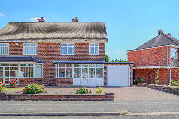 3 Bedroom Semi-Detached House For Sale In Fernhill Road, Solihull, B92