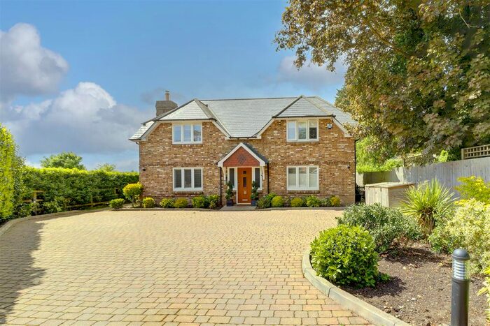 4 Bedroom Detached House To Rent In Roundbush Lane, Round Bush, Aldenham, Hertfordshire, WD25