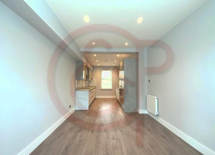 2 Bedroom Flat To Rent In Coombe Road, Chiswick, W4