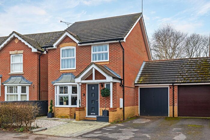 3 Bedroom Link Detached House For Sale In Whitebeam Close, Colden Common, SO21