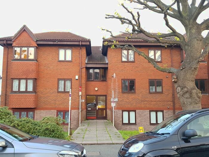 1 Bedroom Flat To Rent In Littleoaks Court, Warminster Road, London, SE25