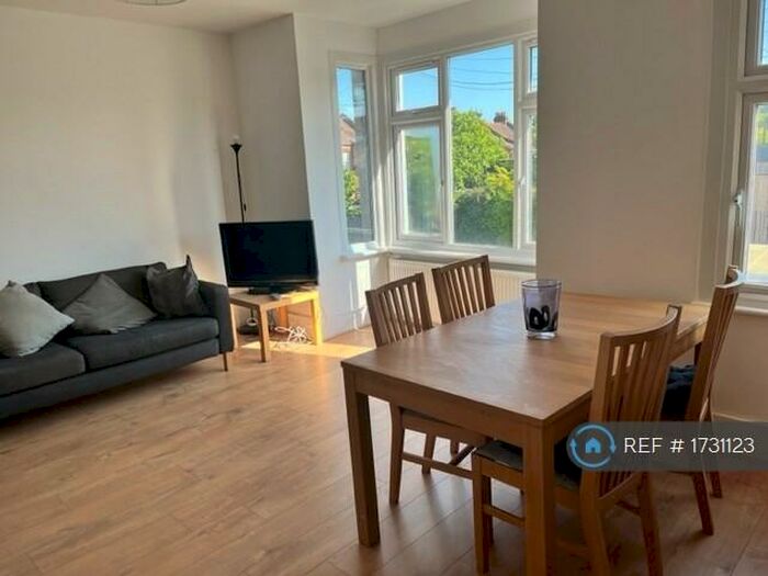 3 Bedroom Flat To Rent In Wood Green, London, N22