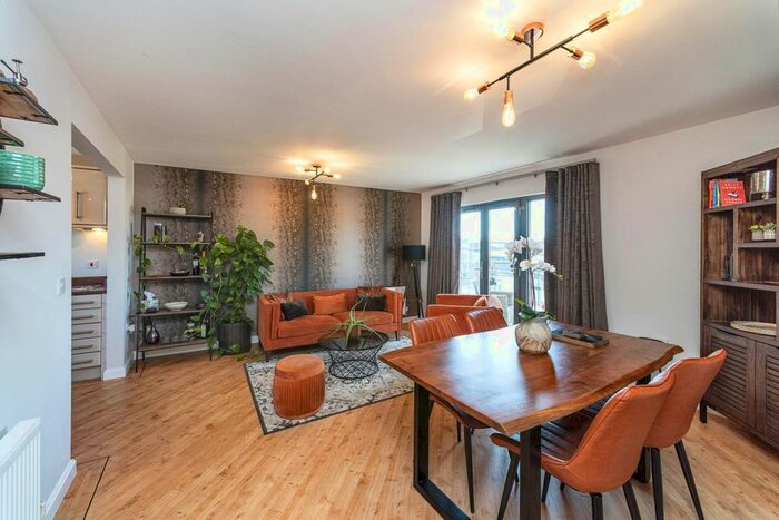 2 Bedroom Flat To Rent In Maritime Quarter, Swansea, SA1