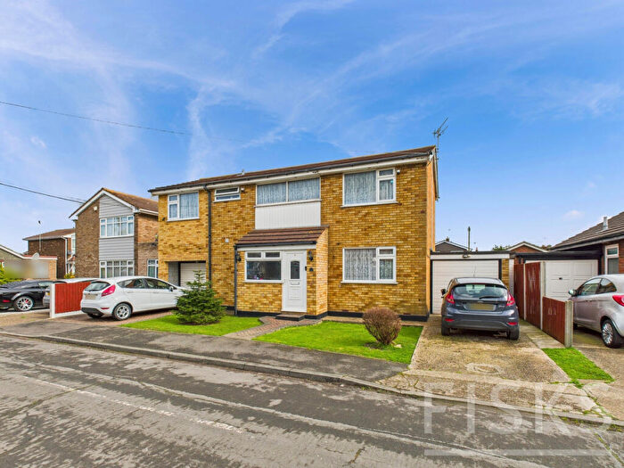 4 Bedroom Detached House For Sale In Zider Pass, Canvey Island, SS8
