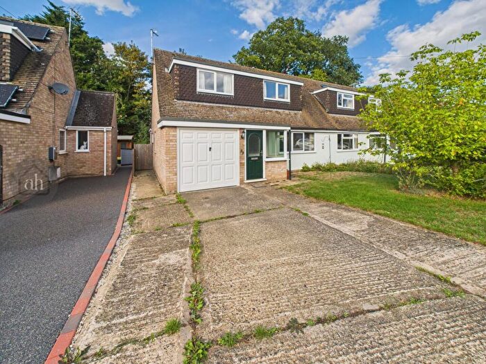 3 Bedroom Semi-Detached House For Sale In Fordhams Close, Stanton, IP31