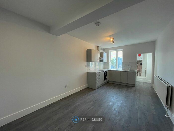 2 Bedroom Flat To Rent In Camberwell Grove, London, SE5