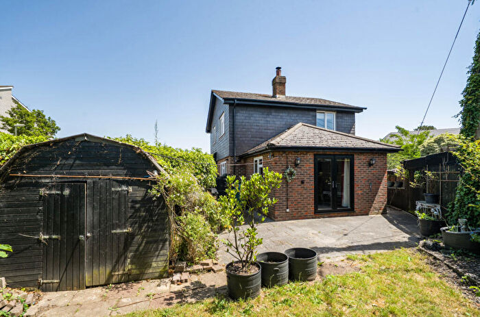 3 Bedroom End Of Terrace House For Sale In Russett Road, Alton, Hampshire, GU34