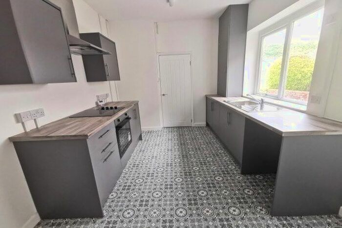 3 Bedroom Property To Rent In Grove Road, Swansea, SA6