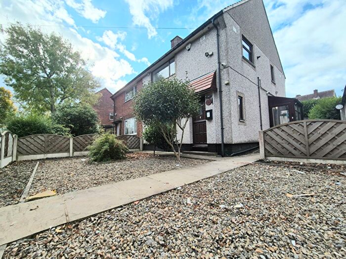 3 Bedroom Semi-Detached House To Rent In Cousin Lane, Halifax, HX2