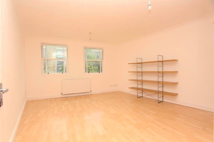 2 Bedroom Flat To Rent In Blackstock Road, Highbury, London, N5