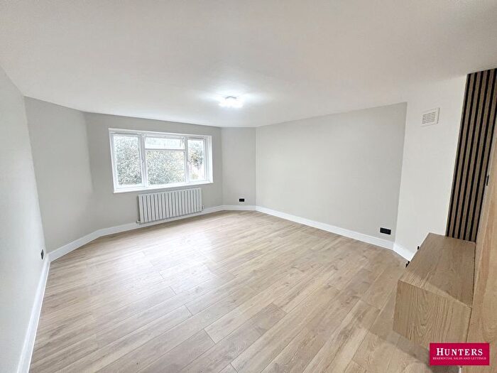2 Bedroom Flat To Rent In Somerset Road, Barnet, EN5
