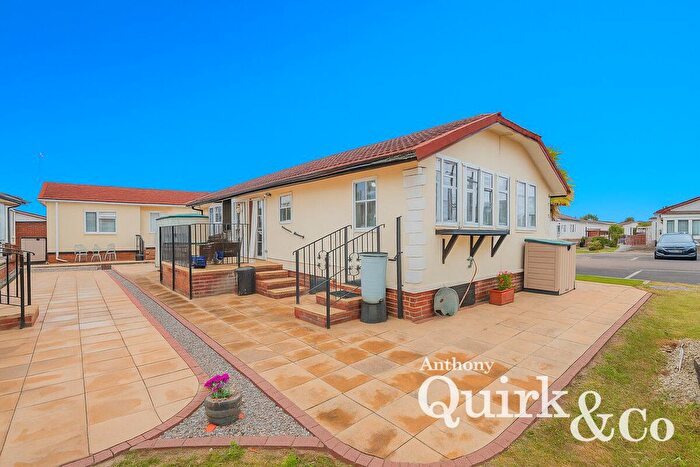 2 Bedroom Mobile/park Home For Sale In Creek Road, Canvey Island, SS8