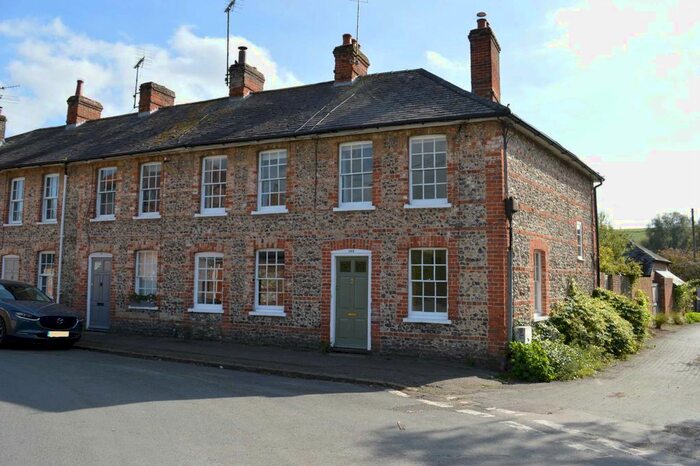 3 Bedroom End Of Terrace House To Rent In High Street, Ramsbury, SN8