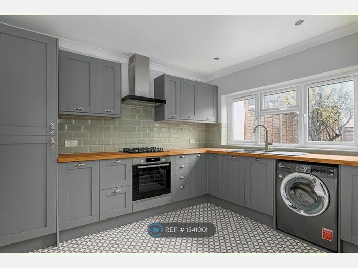 2 Bedroom Terraced House To Rent In Melford Road, London, E11