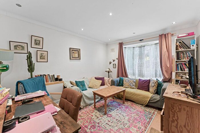 2 Bedroom Flat For Sale In Upper Tulse Hill, London, SW2