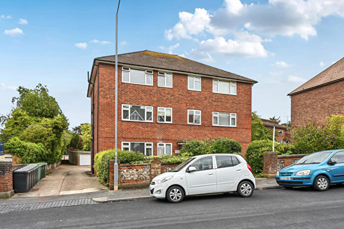 2 Bedroom Flat For Sale In Enys Road, Eastbourne, BN21